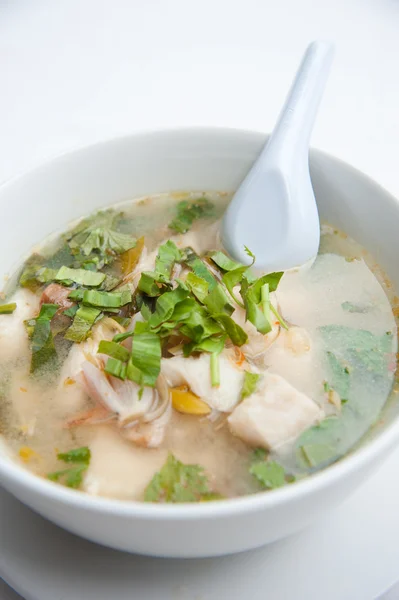 समुद्री भोजन टॉम स्वादिष्ट: प्रसिद्ध पारंपरिक मसालेदार थाईलैंड भोजन — स्टॉक फ़ोटो, इमेज