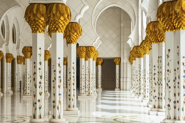 stock image Marble columns of the great mosque in Abu Dhabi