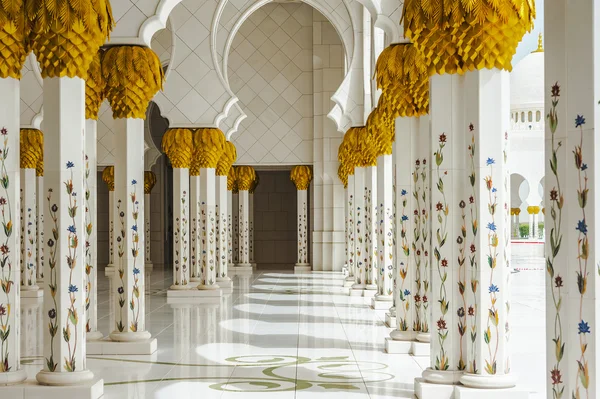 stock image Marble columns of the great mosque in Abu Dhabi