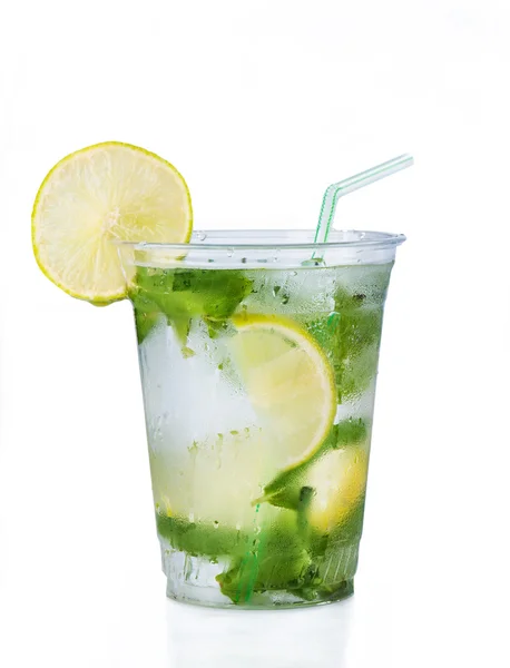 Cocktail mojito i plastglas - Stock-foto