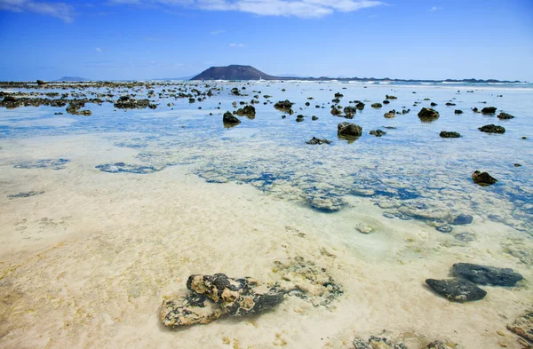 Północnej części wyspy fuerteventura, widok z plaży corralejo kierunku i — Zdjęcie stockowe
