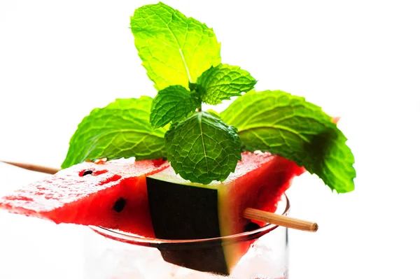 Wassermelonen-Smoothie garniert mit Wassermelonenscheiben und Minze — Stockfoto