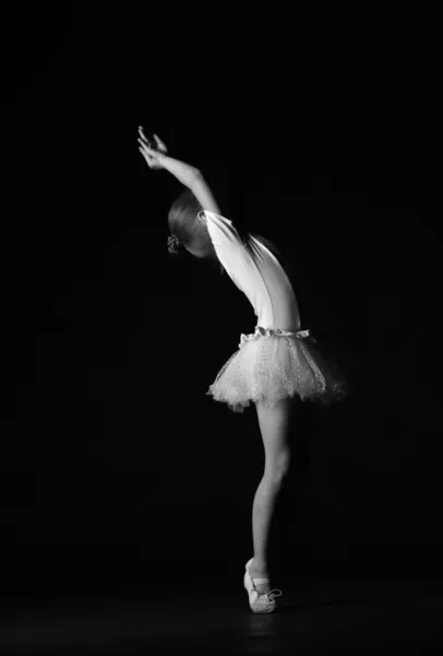 젊은 여자의 발레 댄스 — 스톡 사진