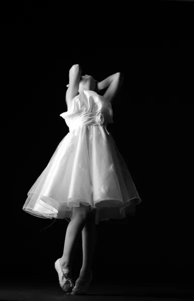 Dança de balé de menina jovem — Fotografia de Stock