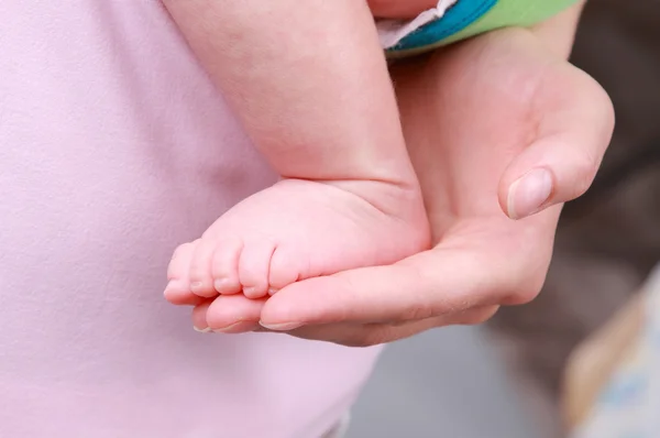 Precioso pie de bebé — Foto de Stock