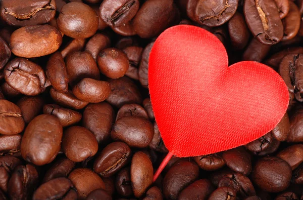 Studio obraz serca symbol nad tłem kawy — Zdjęcie stockowe