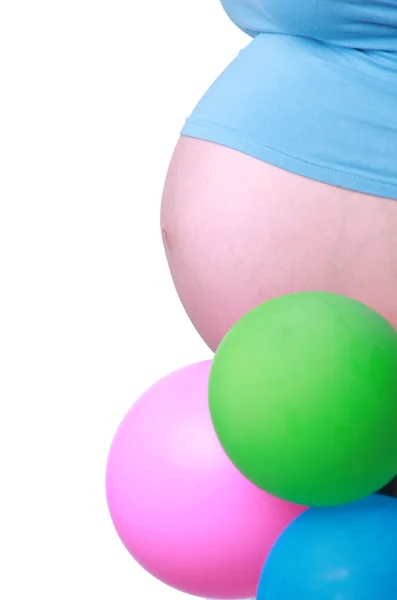 Studio afbeelding van zwangere vrouw met ballonnen op witte achtergrond — Stockfoto