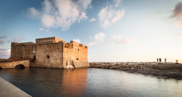 Нічний погляд замку Пафос (Пафос, Кіпр) — стокове фото