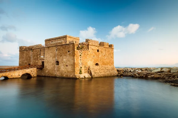 Vista nocturna del Castillo de Paphos (Paphos, Chipre ) — Foto de Stock