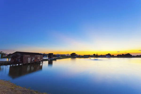 Sunset längs dammen — Stockfoto