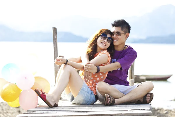 Asian couple smiling — Stock Photo, Image