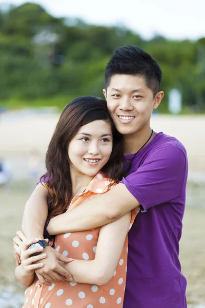 Asiático casal sorrindo — Fotografia de Stock