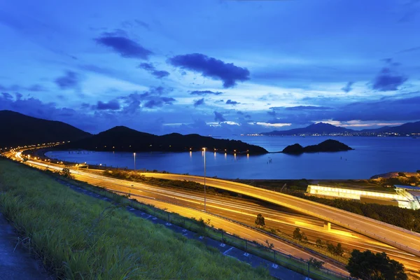 Ruchu autostrady w hong kong nocą — Zdjęcie stockowe