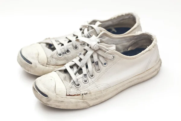 Staré sportovní obuv na bílém pozadí — Stock fotografie