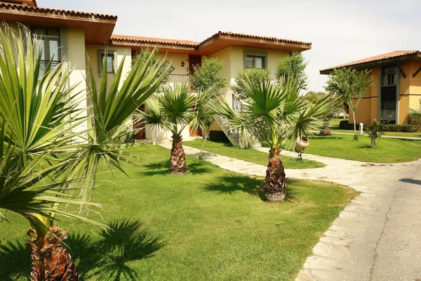 De palmen en bungalow. — Stockfoto