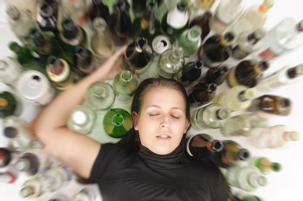 Junge Alkoholikerin — Foto de Stock