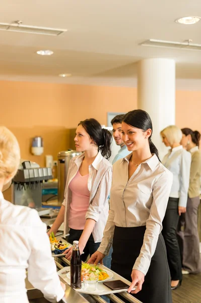 Cafetaria paga em mulheres caixa em fila — Fotografia de Stock
