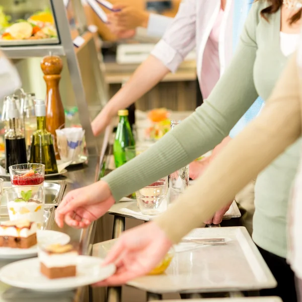 Desszert: cafeteria önkiszolgáló étkezde — Stock Fotó