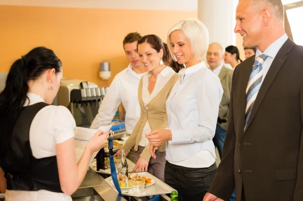 Cafeteria caixa mulher verificar lista de convidados — Fotografia de Stock