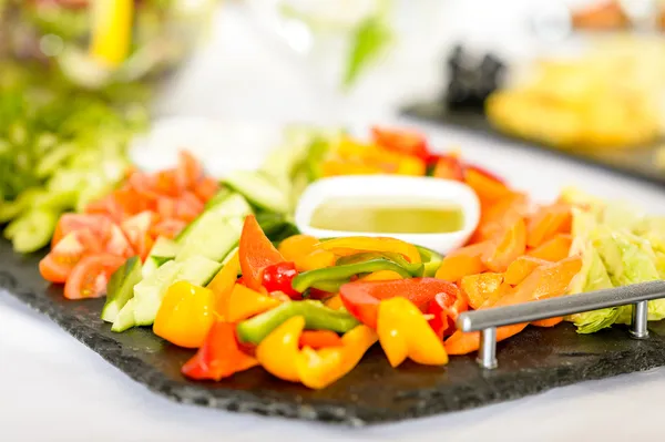 Selection of fresh vegetables with dips — Stock Photo, Image