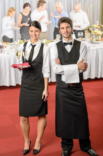 Serviço de catering garçom, evento de negócios garçonete — Fotografia de Stock