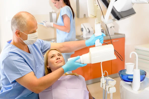 Esame radiografico in chirurgia dentale — Foto Stock