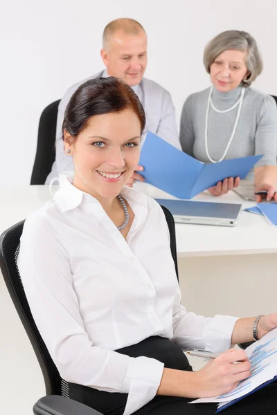 Professionele zakenvrouw aantrekkelijk in office — Stockfoto