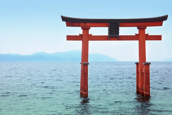 琵琶湖の寺院の門 — ストック写真