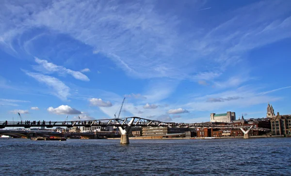 Millennium Bridge w Londynie — Zdjęcie stockowe