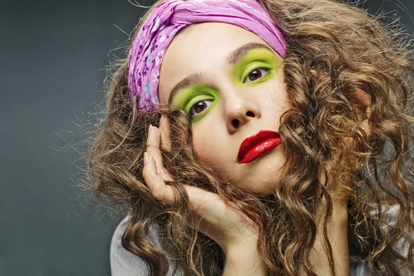 Modelo de mulher sedutora com maquiagem de moda de luxo — Fotografia de Stock