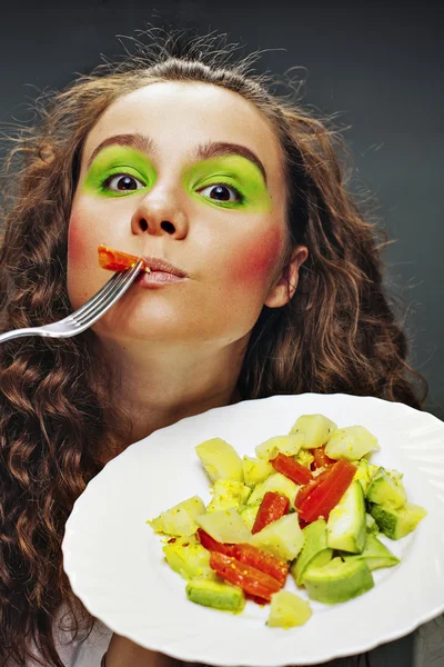 Atraktivní žena jíst zdravé jídlo — Stock fotografie
