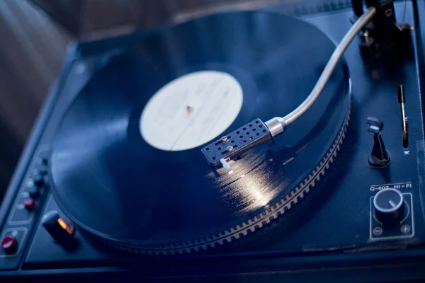 Wiew of vinyl player and placed vinyl — Stock Photo, Image