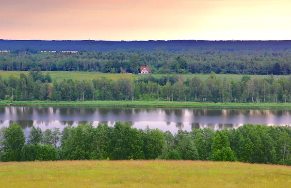 Farm is on other side of river — Stock Photo, Image
