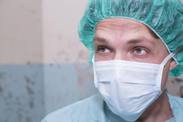外科医から手術についての surprisimg 感情を持つ — ストック写真