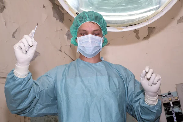 Cirurgião prepara cortar alguém antes de vir cirurgia — Fotografia de Stock