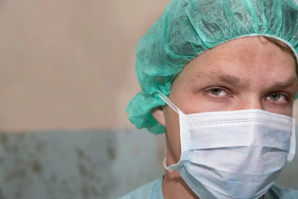 Surgeon zoomed serious face before coming surgery — Stock Photo, Image