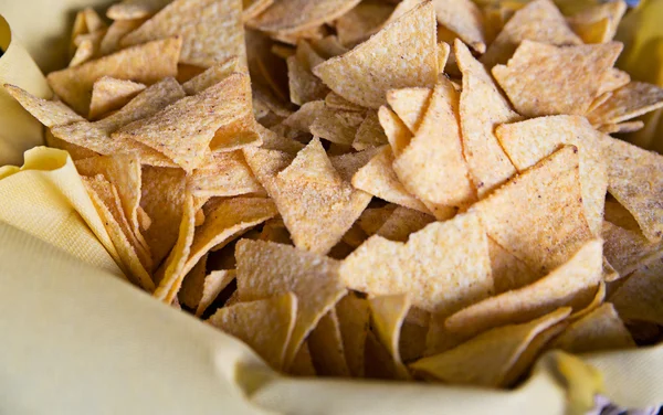 Chips triangulares salados y especiados — Foto de Stock