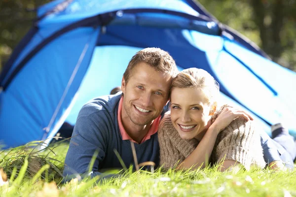 Young couple pose outside of tent — Stock Photo, Image