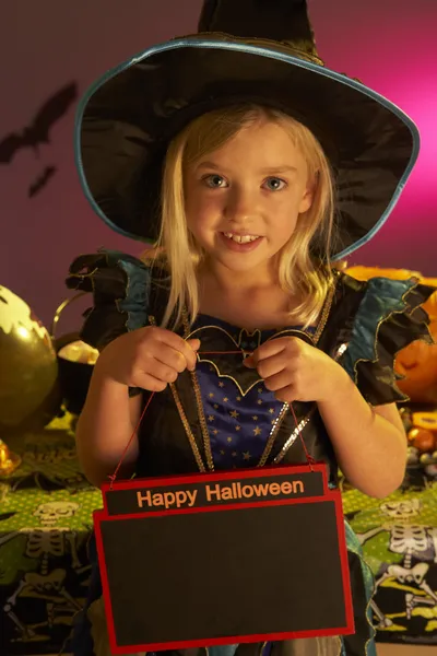 Halloween-fest med ett barn med skylt — Stockfoto