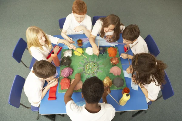 Overhead View Of Schoolchildren Working Together At Desk — Stock Photo, Image