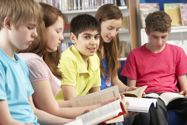 Teenage Students In Library Reading Books — Stock Photo, Image