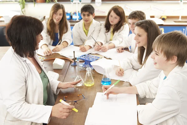 Group Of Teenage Students In Science Class With Tutor — Stock Photo, Image