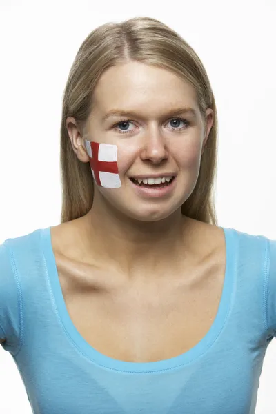 Ventilador deportivo femenino joven con bandera de St Georges pintada en la cara — Foto de Stock