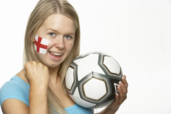 Молодая футбольная фанатка с нарисованным на лице флагом Святого Жоржа — стоковое фото
