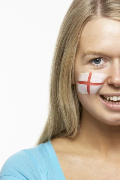 年轻女性体育迷与 st georges 旗脸上涂上油彩 — 图库照片