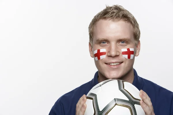 Jonge mannelijke voetbalfan met st georges vlag geschilderd op gezicht — Stockfoto