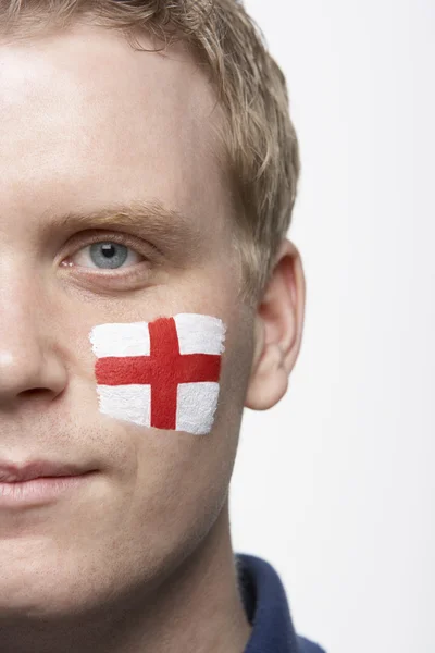 Fiatal férfi sport rajongó St Georges zászló festett arca — Stock Fotó