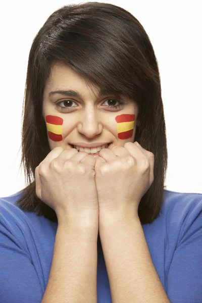 年轻女性体育迷与西班牙国旗画在脸上 — 图库照片