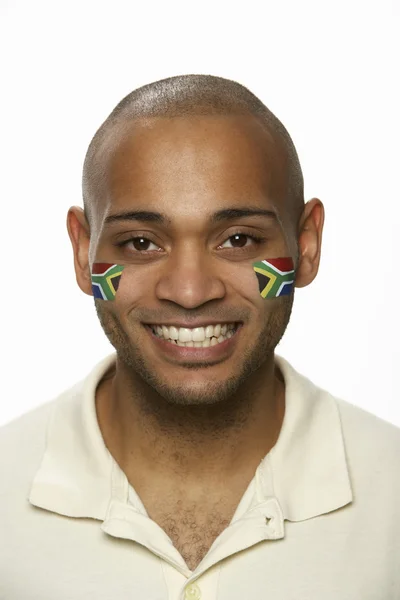 Jovem masculino esportes ventilador com bandeira sul-africana pintado no rosto — Fotografia de Stock
