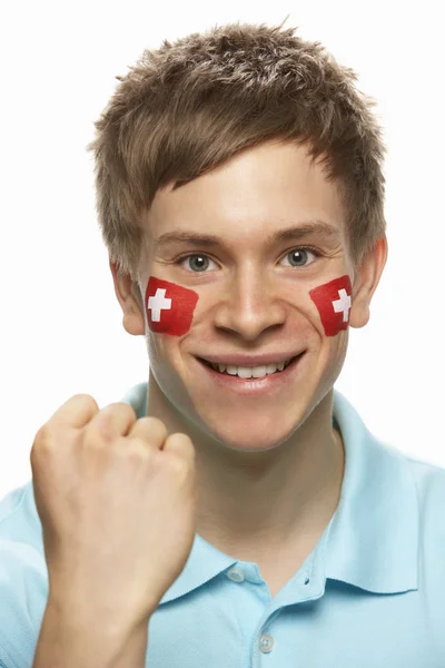 İsviçre bayrağı ile genç erkek spor fan yüzü boyalı — Stok fotoğraf